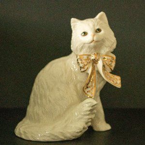 Lenox Sitting Cat